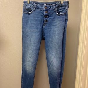 Old Navy Rockstar Super Skinny Jeans